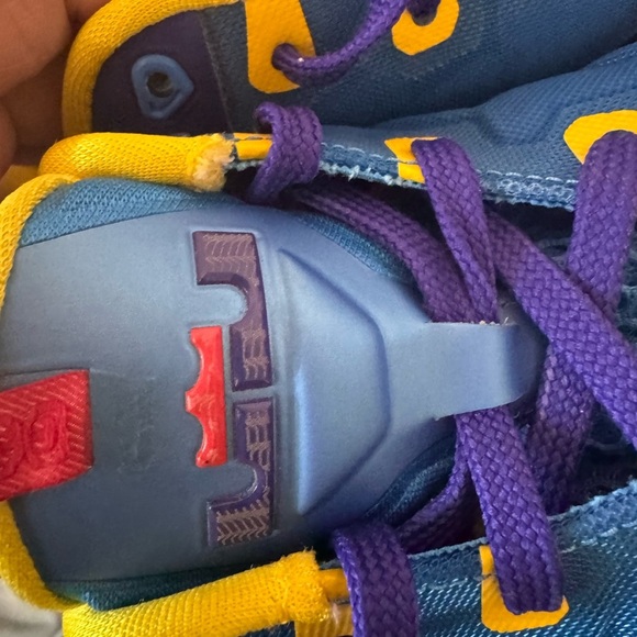 Nike Air Max XI Low GS Superman Blue, Red, Yellow; 2014 Size 6 Youth Womens 7.5 - Picture 16 of 16